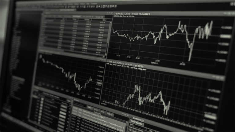 Navigating Interest Rates in a Recession, What Happens, and What Not to Do